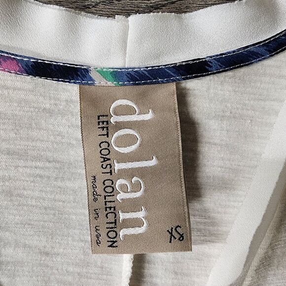 Dolan Left Coast Collection Women's Mixed Fabric Short Sleeve Vneck Shirt Sz XS - Picture 2 of 3